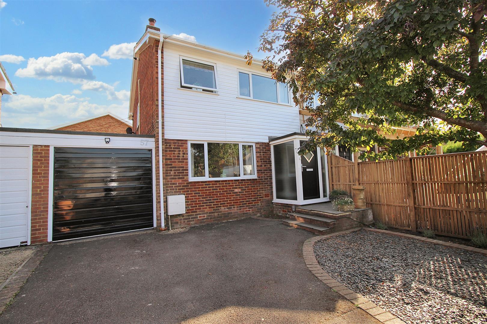 3 bed property in Wintringham Way, Purley On Thames
